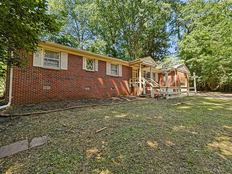 97 Shamrock Ln — Photo 3