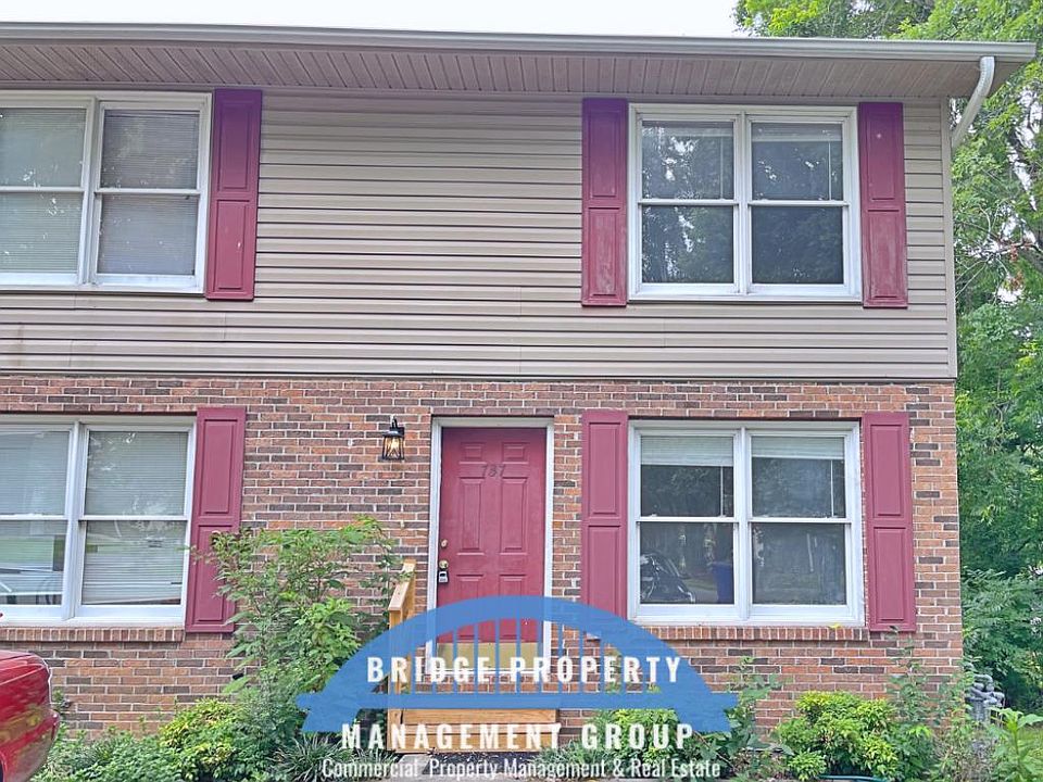 1st image of 737 41st St NE