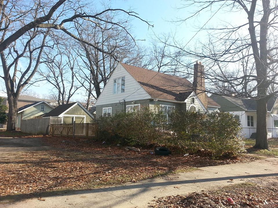 2nd image of 3036 Sanford St