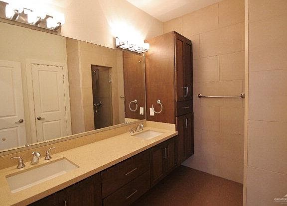 5th image of 211 Ulex Ave