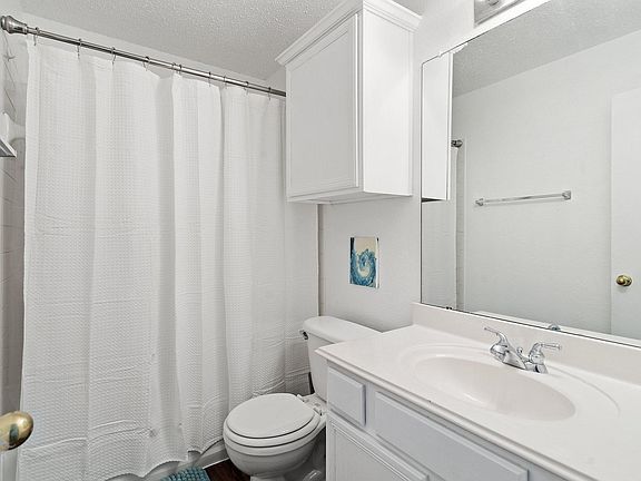 Upstairs Hallway Bathroom