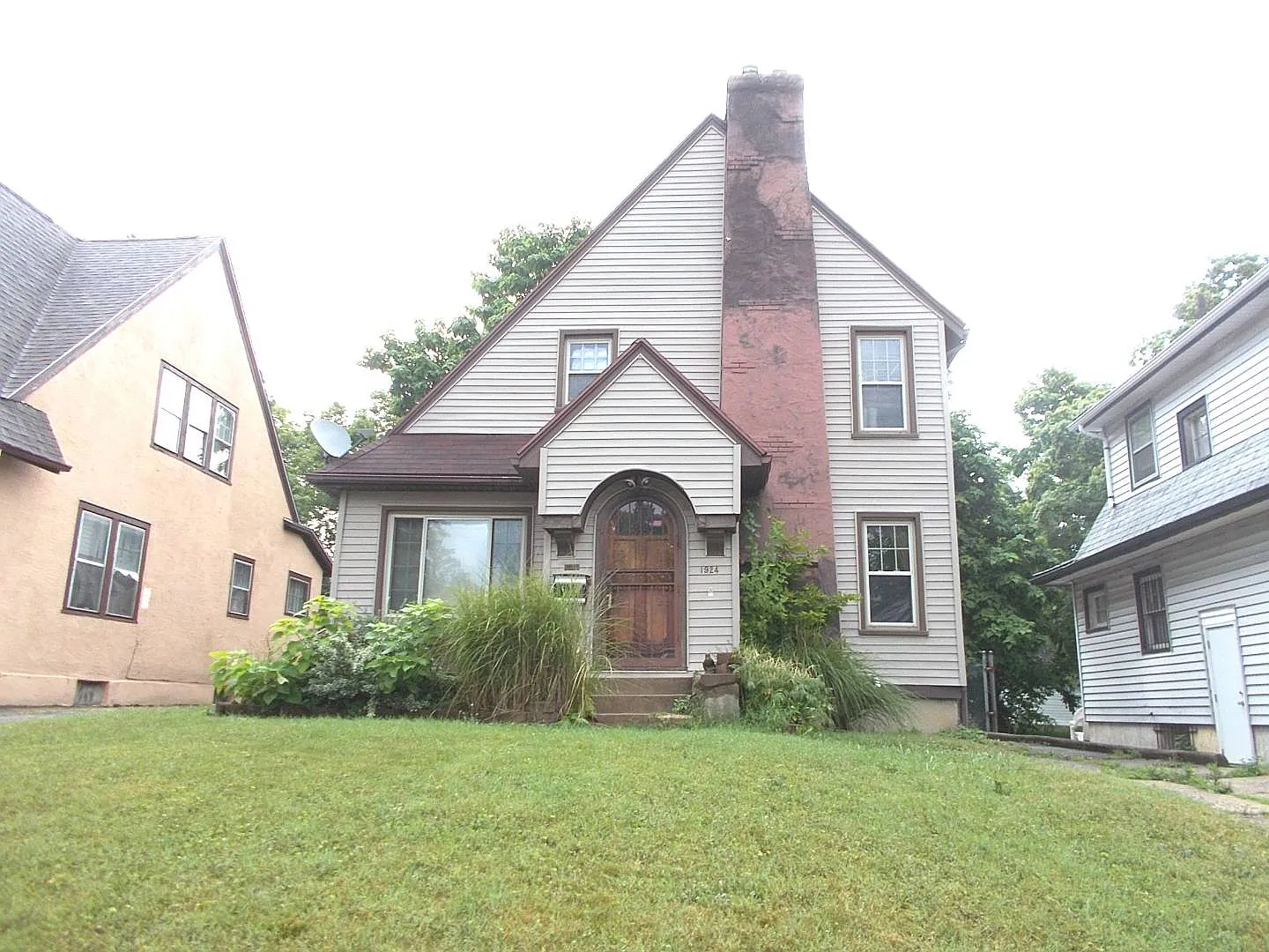 1924 Elsmere Ave photo 1