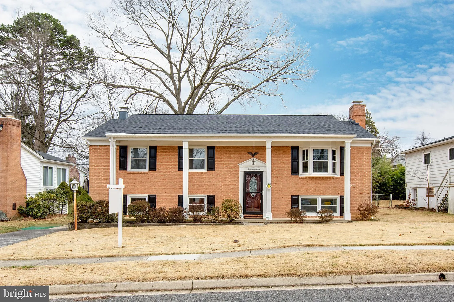 517 Williamsburg Ln photo 1