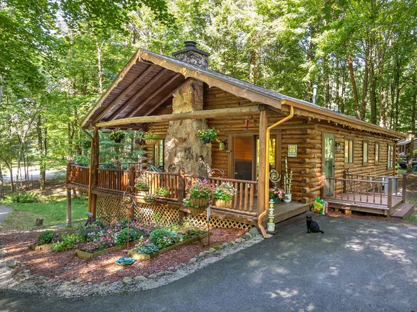 8650 Mohawk Ct, Stanwood, MI 49346