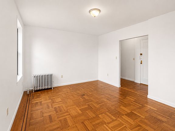 3rd image of 165 Pinehurst Ave APT 5D