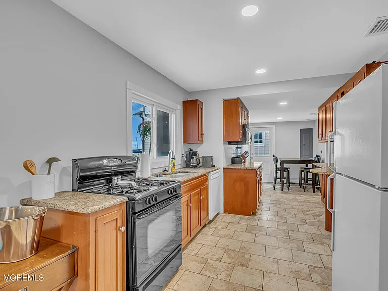 20 Venetian Ct — Photo 11