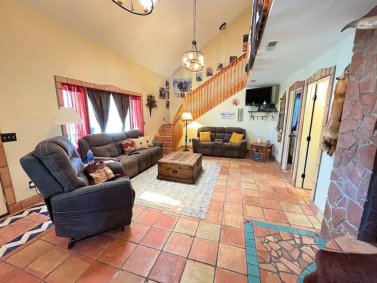 825 N Horsemans Park Dr W — Photo 11
