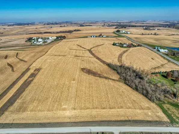 Elk Horn St, Pella, IA 50219