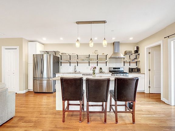 3rd image of 756 E 5th St #2