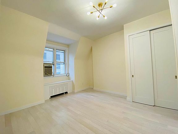 5th image of 313 W 91st St APT 5A