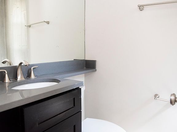 5th image of 511 W Belmont Ave #402
