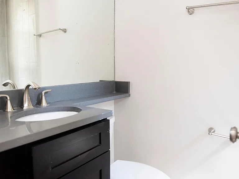 511 W Belmont Ave #32 — Photo 9