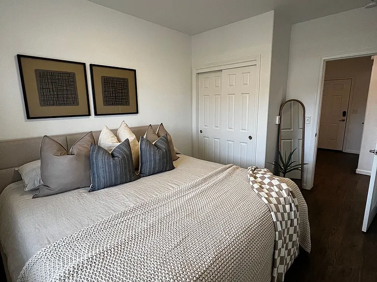 864 Pioneer St — Photo 13