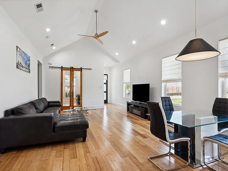 2129 Angela Ave — Photo 7