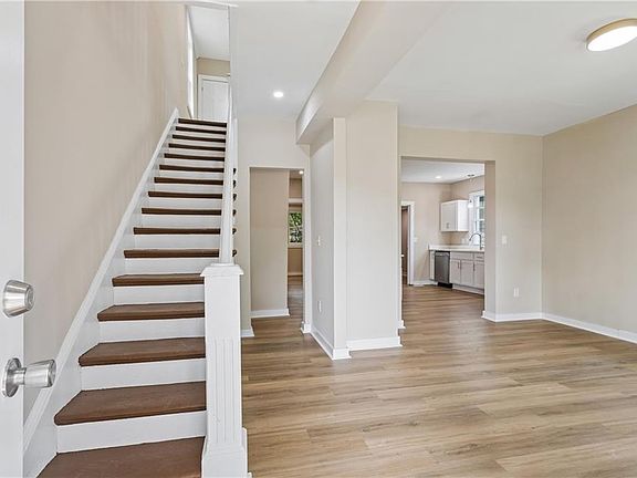 5th image of 2511 Roanoke Ave