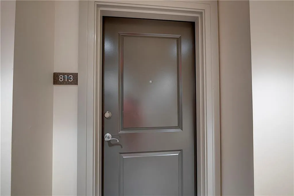 1 bed, 1.0 bath, 761 sqft, $2,400 — Photo 2