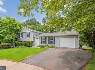 12965 Pinecrest View Ct, Herndon, VA 20171