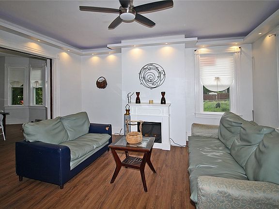 2nd image of 3067 Zephyr Ave