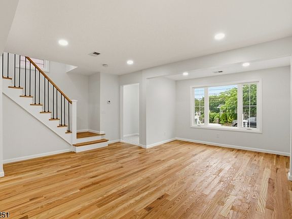 4th image of 444 Joralemon St