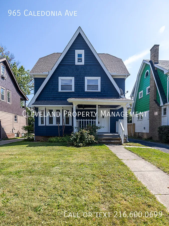 965 Caledonia Ave photo 1