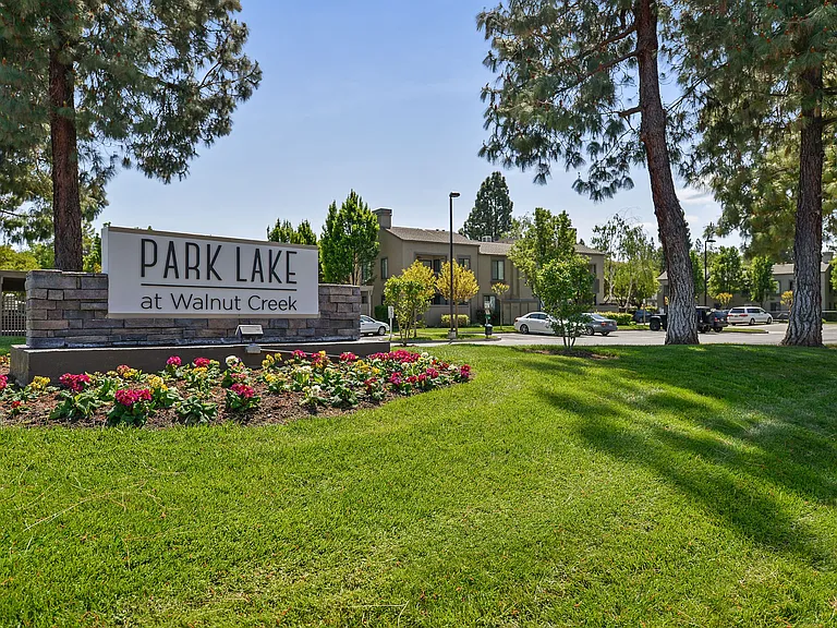 Park Lake at Walnut Creek — Photo 38