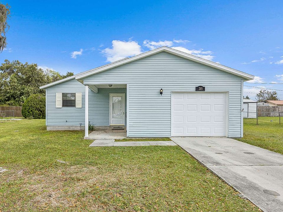 1st image of 215 SE Rosewood Cir