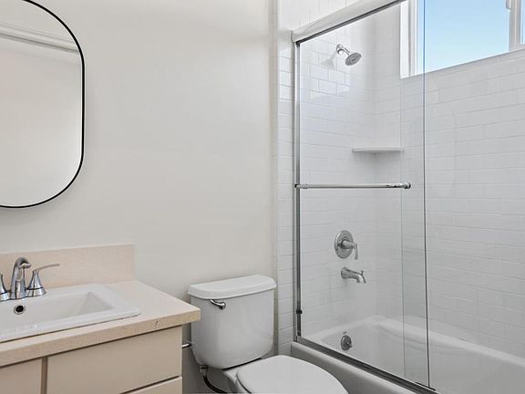 5th image of 1433 Federal Ave #202
