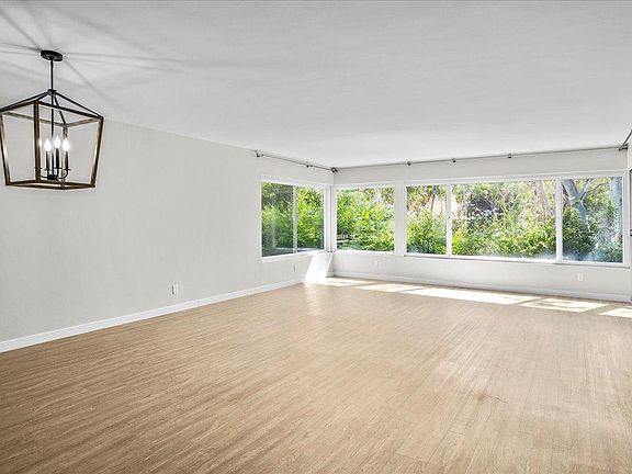 2nd image of 639 Paseo De La Playa Unit 103