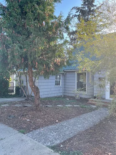480 NE Maiden Ln Photo 1
