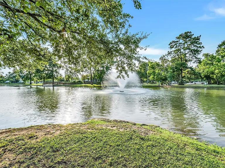 13719 Rolling River Ln — Photo 31