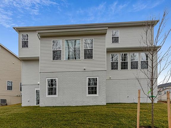3rd image of 3909 Berkeley Ct