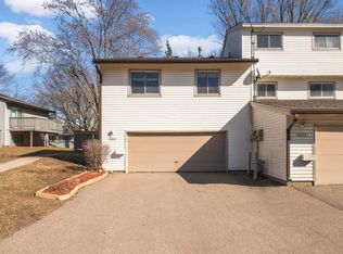 4847 Grenwich Way N, Oakdale, MN 55128