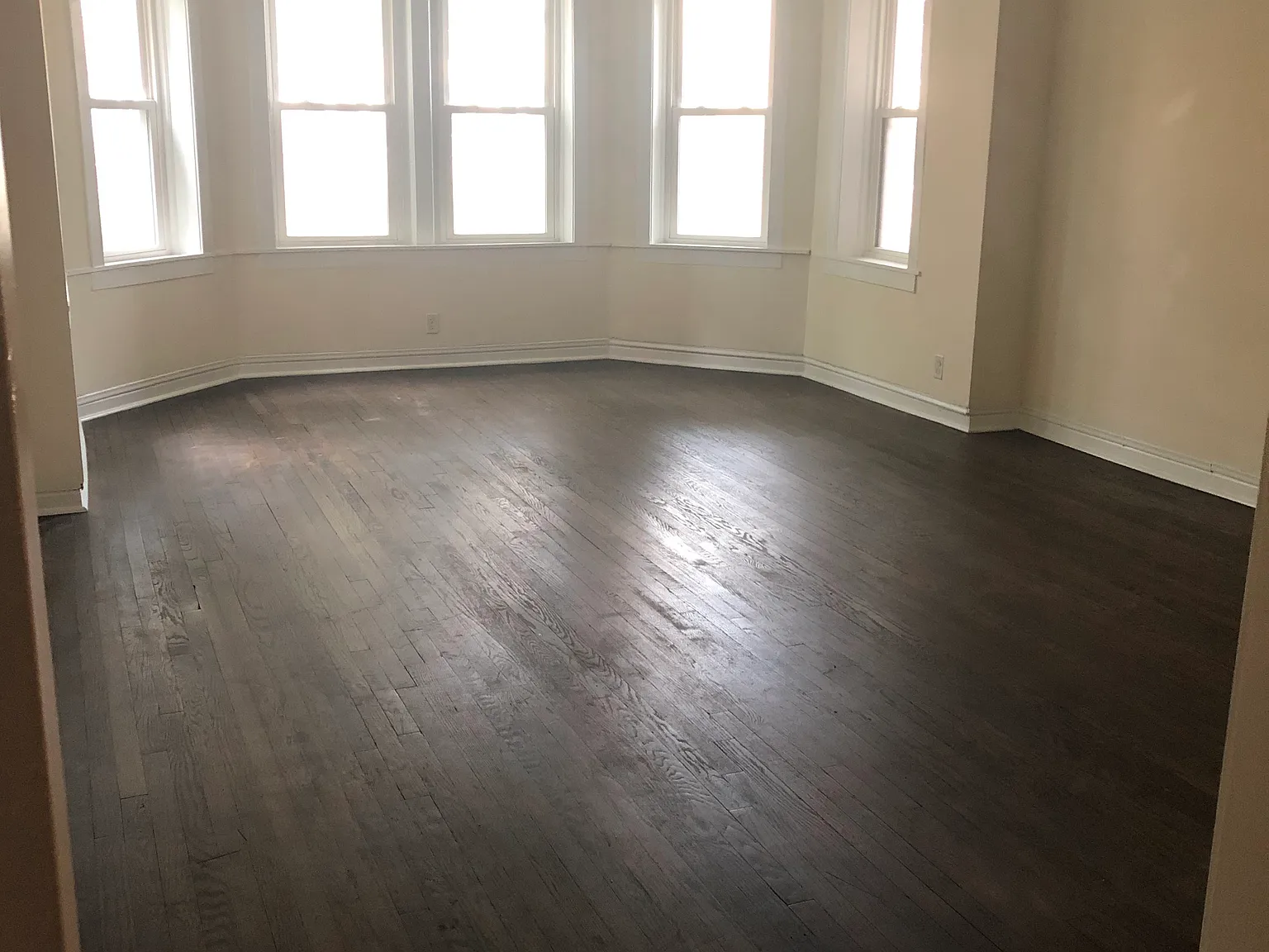 8124 S Ingleside Ave — Photo 1