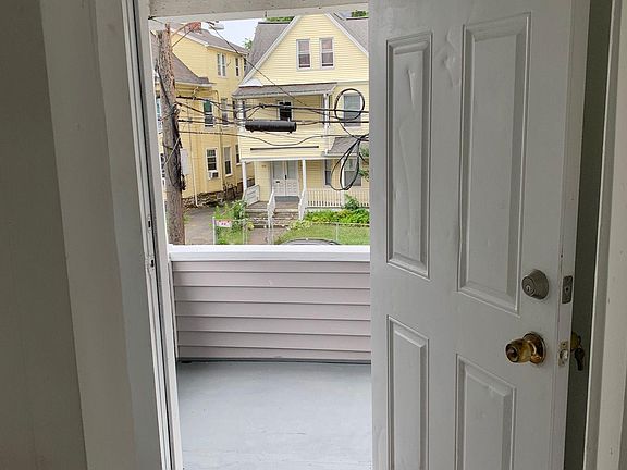4th image of 814 Beechwood Ave #2