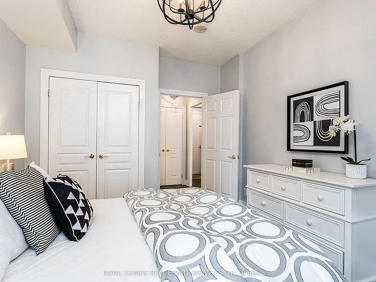 2083 Lake Shore Blvd W #109 — Photo 9