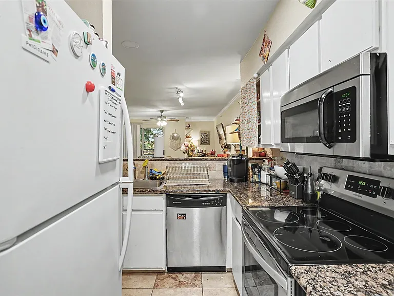 501 W 26th St #210 — Photo 20