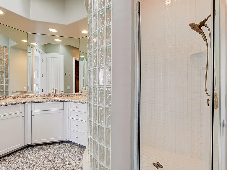 Master HIs/Hers Full Bathroom 1