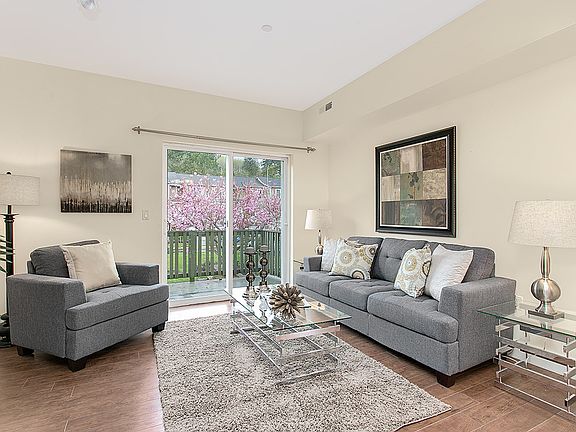 2nd image of 18270 NE 97th Way Unit 106