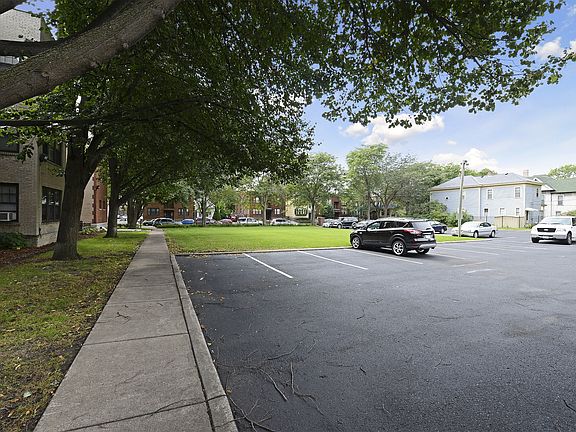 3rd image of 389 Dayton Ave APT 33