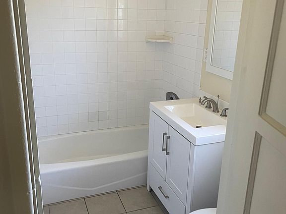 4th image of 4064 Redwood Ave