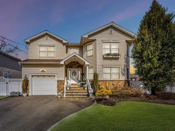 133 Commonwealth Avenue, Massapequa, NY 11758