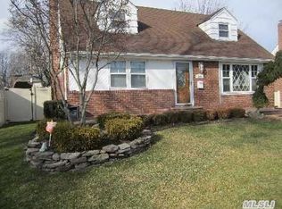 1683 Kroll Rd, East Meadow, NY 11554