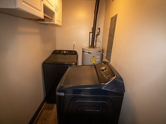 3rd image of 4333 Moomaw Ave NW