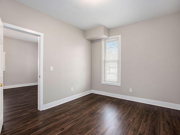 4th image of 956 Davis Ave NW