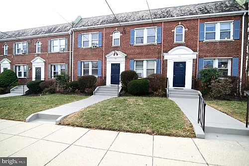 713 Hamlin St NE #1 Photo 1