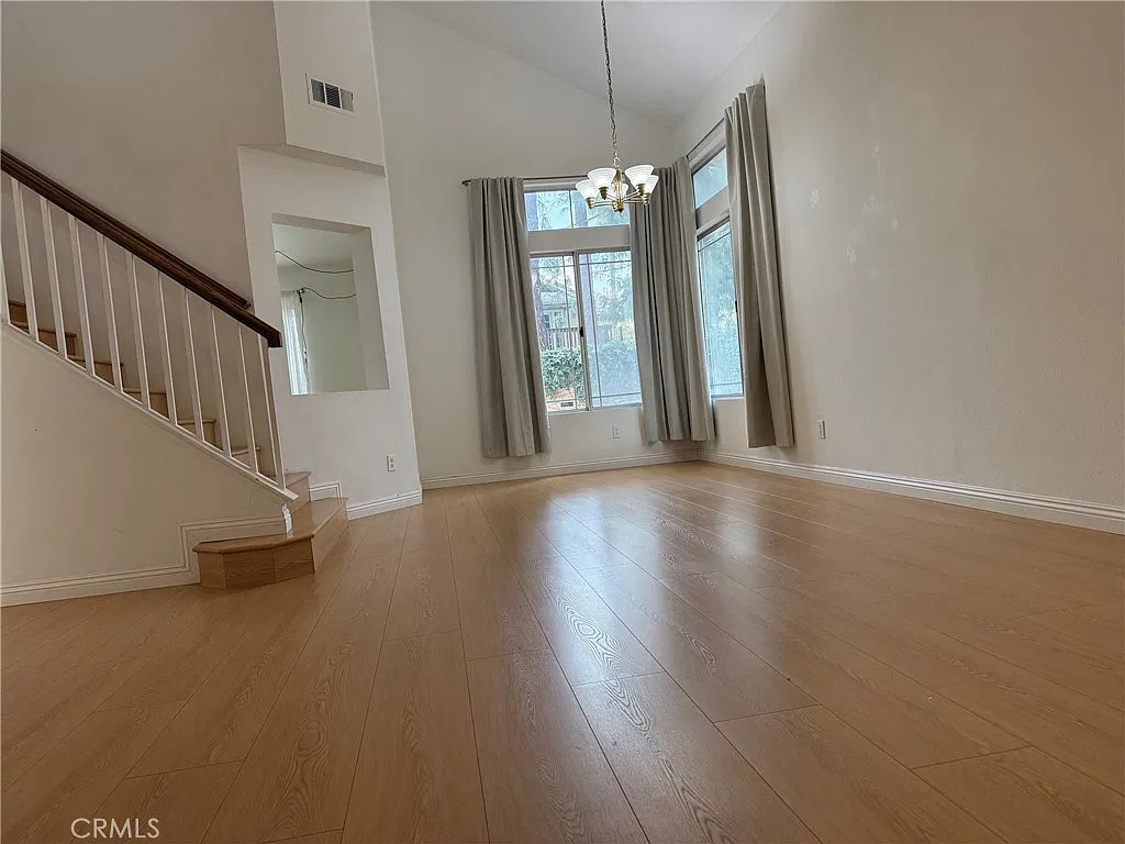 5 bed, 2.5 bath, 1921 sqft, $3,600 — Photo 4