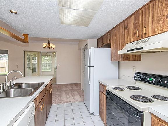 3rd image of 1733 W Groveleaf Ave