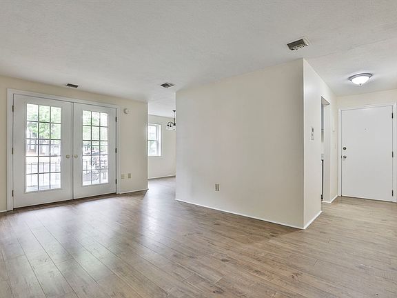 3rd image of 1 Louisburg Sq APT 5