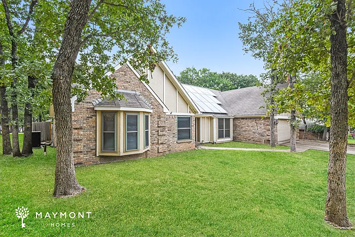 3 bed, 2.0 bath, 1951 sqft, $2,095 — Photo 3