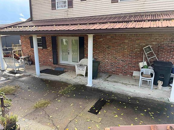 5th image of 306 Naomi St